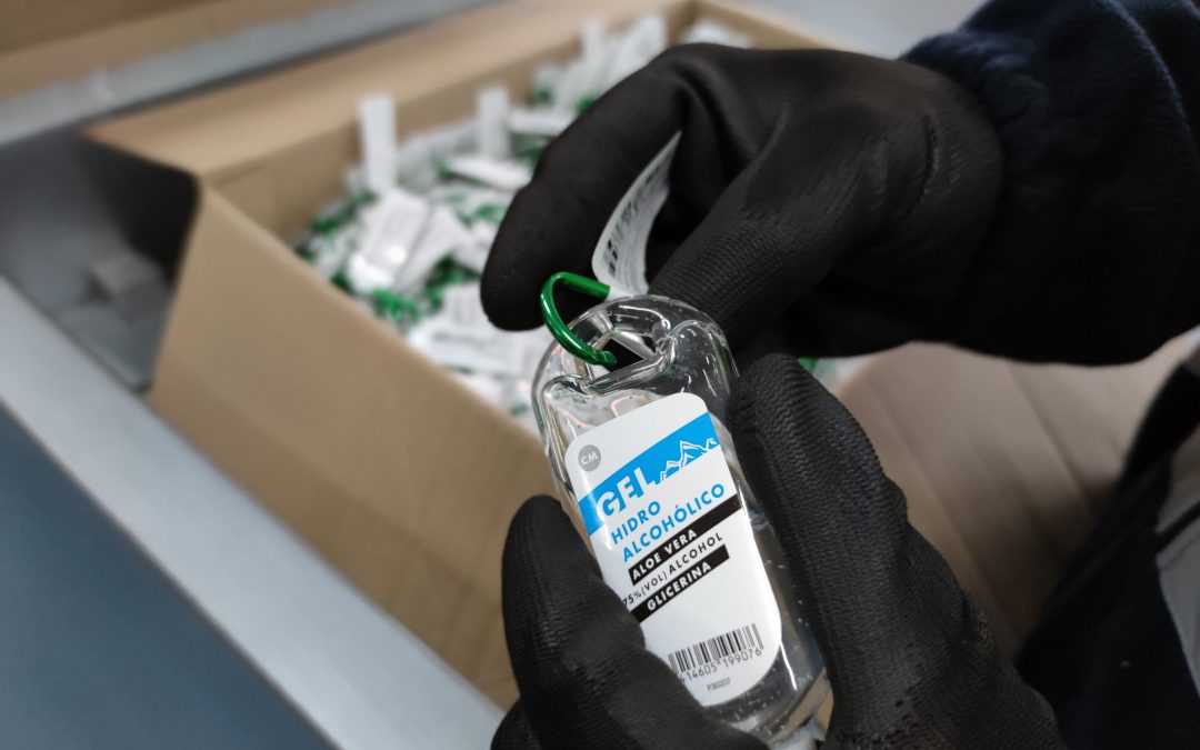 Los geles hidroalcohólicos de Decathlon que podrás colgarte del cinturón